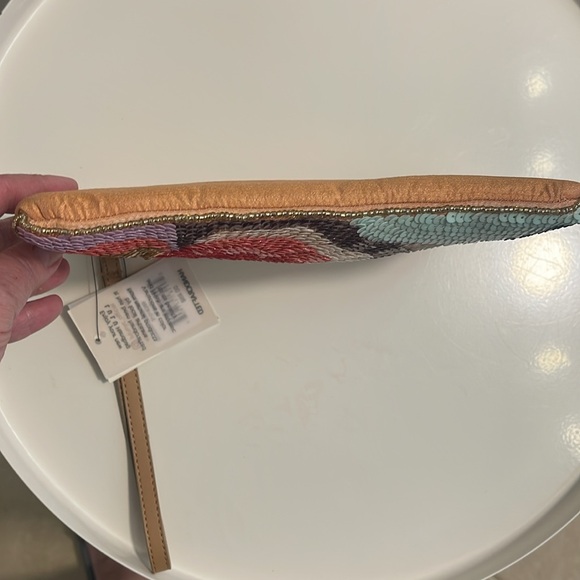 NWT Lulu NYC Multi colored Sequin flower wristlet - Picture 10 of 12